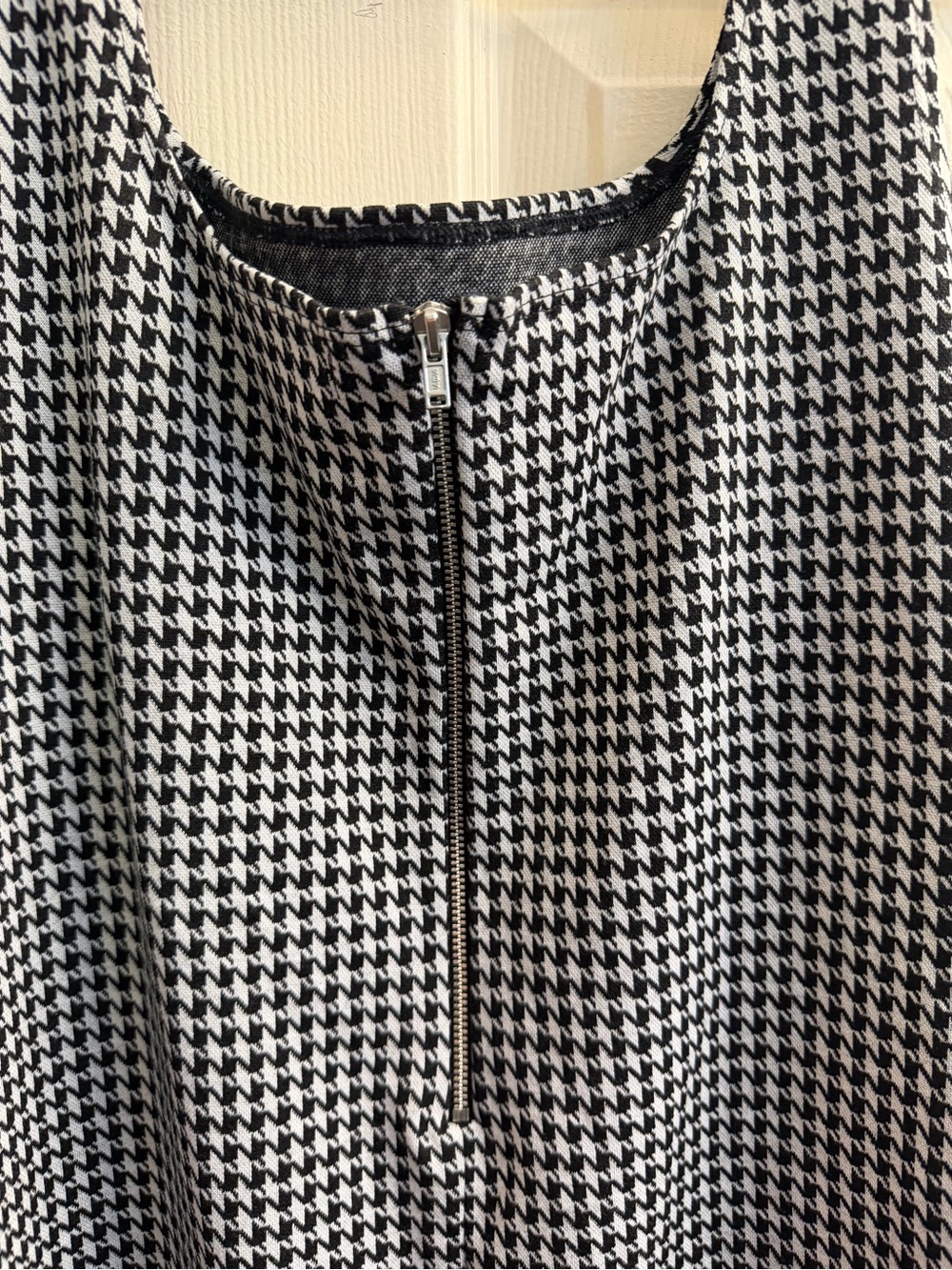 Sleeveless Houndstooth Mini Dress - Black & White - Picture 3 of 4
